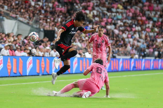 MIAMI, FL - OCTOBER 10: Inter Miami CF midfielder Matias Galarza (80) and D.C. United midfielder Hosei Kijima (77) battle for a ball during a 2026 MLS, Fussball Herren, USA soccer match between Inter Miami CF and DC United on October 10, 2026 being played at NU Stadium, Miami, Fla.(Photo by Chris Arjoon Icon Sportswire). SOCCER: OCT 10 MLS Inter Miami CF vs DC United EDITORIAL USE ONLY Icon2610100000015