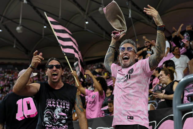 MIAMI, FL - OCTOBER 10: Inter Miami CF supporters pose for a photograph during a 2026 MLS, Fussball Herren, USA soccer match between Inter Miami CF and DC United on October 10, 2026 being played at NU Stadium, Miami, Fla.(Photo by Chris Arjoon Icon Sportswire). SOCCER: OCT 10 MLS Inter Miami CF vs DC United EDITORIAL USE ONLY Icon2610100000032