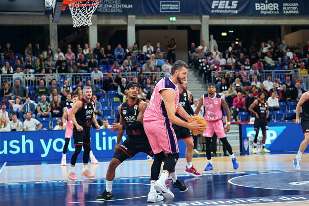 From left: Marcus Evans (SBB Baskets Wolmirstedt), 1, Paul Zipser (MLP Academics Heidelberg), 09 GER BBL MLP Academics Heidelberg SBB Baskets Wolmirstedt Basketball Barmer 2 Basketball Bundesliga ProA Matchday 4, 2026–2027 Season, October 10, 2026 GER MLP Academics Heidelberg SBB Baskets Wolmirstedt, Basketball Barmer 2 Basketball Bundesliga ProA Matchday 4, 2026–2027 Season, October 10, 2026, Heidelberg Copyright: xEibner-Pressefoto JoergxHirschx EP_JHH