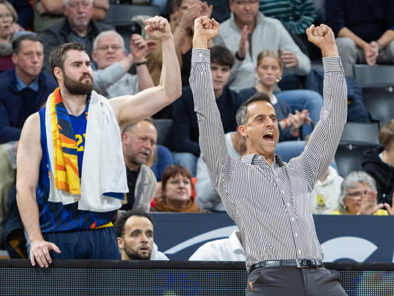 Phoenix Hagen, Phoenix Hagen coach Cris Harris celebrates, EWE Baskets Oldenburg vs. Phoenix Hagen, basketball, BBL, October 10, 2026, Oldenburg Copyright: xEibner-Pressefotox EP_EER