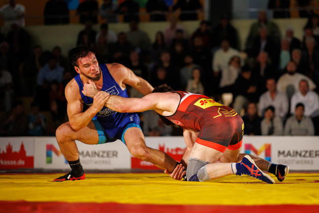 DRB BIRTAT Bundesliga, Day 6 of Competition, ASV Mainz 88 vs. KG Baienfurt Ravensburg, Mainz, October 10, 2026 Match between Malik Shavaev (red), ASV Mainz 88, and Radu Lefter (blue), KG Baienfurt Ravensburg, 98 kg freestyle, DRB BIRTAT Bundesliga, Day 6 of competition, ASV Mainz 88 vs. KG Baienfurt Ravensburg, Sporthalle am Großen Sand, Mainz, October 10, 2026 Copyright: xBEAUTIFULxSPORTS Hahnex