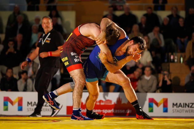 DRB BIRTAT Bundesliga, Day 6 of Competition, ASV Mainz 88 vs. KG Baienfurt Ravensburg, Mainz, October 10, 2026 Match between Malik Shavaev (red), ASV Mainz 88, and Radu Lefter (blue), KG Baienfurt Ravensburg, 98 kg freestyle, DRB BIRTAT Bundesliga, Day 6 of competition, ASV Mainz 88 vs. KG Baienfurt Ravensburg, Sporthalle am großen Sand, Mainz, October 10, 2026 Copyright: xBEAUTIFULxSPORTS Hahnex