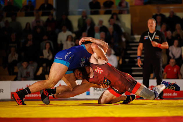 DRB BIRTAT Bundesliga, Day 6 of Competition, ASV Mainz 88 vs. KG Baienfurt Ravensburg, Mainz, October 10, 2026. Match between Malik Shavaev (red), ASV Mainz 88, and Radu Lefter (blue), KG Baienfurt Ravensburg, 98 kg freestyle, DRB BIRTAT Bundesliga, Day 6 of competition, ASV Mainz 88 vs. KG Baienfurt Ravensburg, Sporthalle am großen Sand, Mainz, October 10, 2026 Copyright: xBEAUTIFULxSPORTS Hahnex