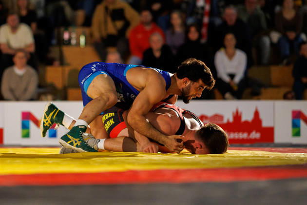 DRB BIRTAT Bundesliga, Day 6 of Competition, ASV Mainz 88 vs. KG Baienfurt Ravensburg, Mainz, October 10, 2026 Match between Calvin Stiller (red), ASV Mainz 88, and Rashad Orujevi (blue), KG Baienfurt Ravensburg, 66 kg Greco-Roman style, DRB BIRTAT Bundesliga, Day 6 of competition, ASV Mainz 88 vs. KG Baienfurt Ravensburg, Sporthalle am großen Sand, Mainz, October 10, 2026 Copyright: xBEAUTIFULxSPORTS Hahnex