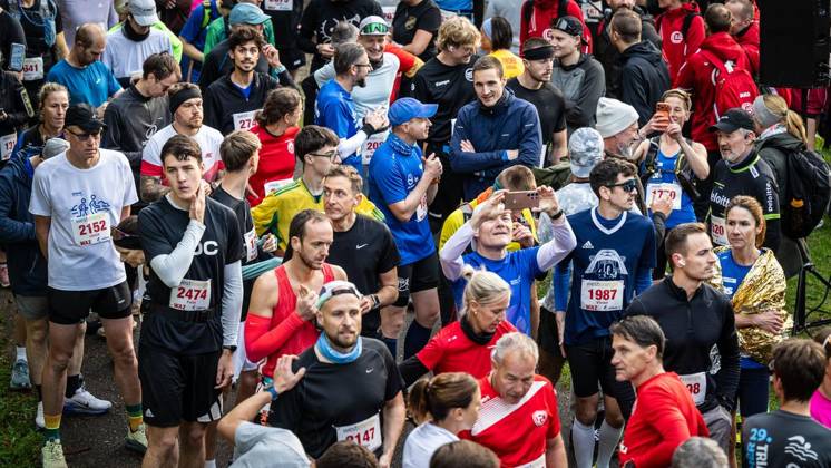 Marathon at Lake Baldeney in Essen ** FOR EDITORIAL USE ONLY ** EDITORIAL USE ONLY ** p On Sunday morning, October 11, 2026, approximately 1,800 runners will set out on a course of just over 18 kilometers around the lake as part of the supporting program for the Baldeneysee Marathon. Germany NRW Essen Copyright MartinxMöller Copyright: MartinxMöller doc87zd5p41vwnb8g6zq2h ,EDITORIAL USE ONLY Copyright: MartinxMöller
