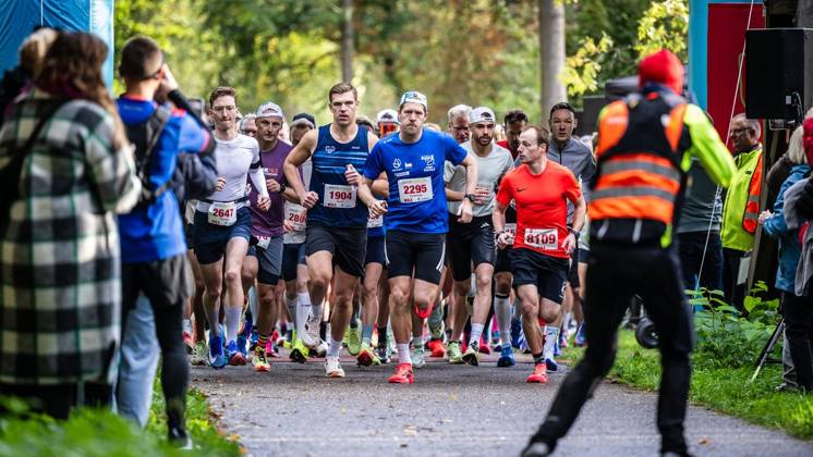 Marathon at Lake Baldeney in Essen ** FOR EDITORIAL USE ONLY ** EDITORIAL USE ONLY ** p On Sunday morning, October 11, 2026, approximately 1,800 runners will set out on a course of just over 18 kilometers around the lake as part of the supporting program for the Baldeneysee Marathon. Germany NRW Essen Copyright MartinxMöller Copyright: MartinxMöller doc87zd4qomuaobnirfvbr ,EDITORIAL USE ONLY Copyright: MartinxMöller
