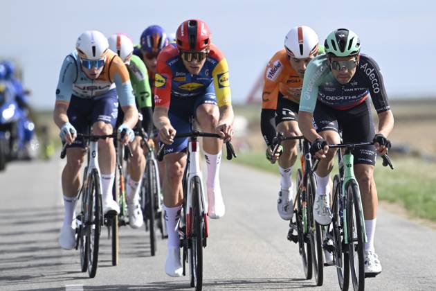 Paris Tours 2026 Cycling Race TOURS, FRANCE - OCTOBER 11 : Soderqvist Jakob (SWE) of Lidl - Trek, Bissegger Stefan (SUI) of Decathlon CMA CGM Team during the 120th edition of Paris Tours an UCI ProSeries 1.Pro one day cycling road race for Men Elite of 216.2 km with start in Chartres and finish in Tours on October 11, 2026 in Tours, France, 11 10 2026 ( Motordriver Guy De Vuyst - Tours France  Copyright: xNicoxVereeckenx