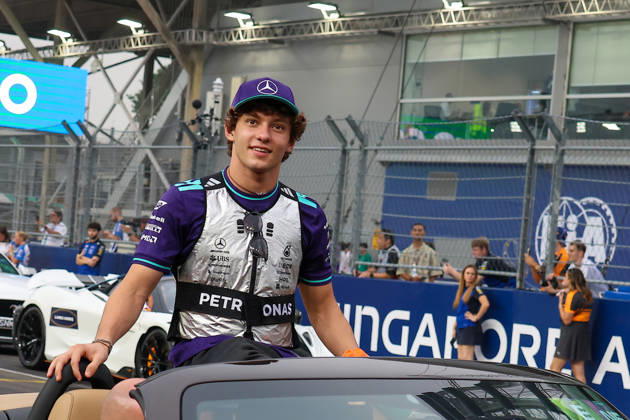2026 Formula 1 Singapore Grand Prix SINGAPORE - OCTOBER 11: Mercedes driver Kimi Antonelli during the Drivers Parade at the Formula One Grand Prix of Singapore, at the Marina Bay Street Circuit in Singapore, on October 11, 2026. The upcoming main race will span 62 laps, with drivers competing in intense tropical heat and extreme humidity on a track featuring a relentless layout of 19 corners and minimal straightaways. Daniel Ceng Anadolu Singapore Singapore. Editorial use only. Please get in touch for any other usage.  Copyright: x2026xAnadoluxDanielxCengx