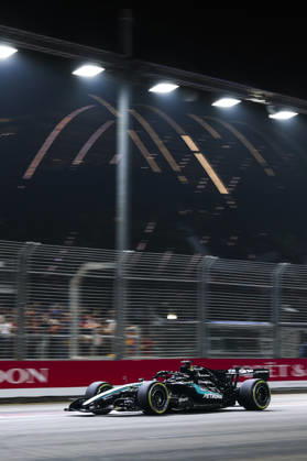F1 - SINGAPORE GRAND PRIX 2026 63 RUSSELL George (gbr), Mercedes AMG F1 Team W17, action during the 2026 Formula 1 Singapore Grand Prix, 17th round of the 2026 Formula One World Championship, WM, Weltmeisterschaft from October 9 to 11, 2026 on the Marina Bay Street Circuit, in Singapore, Singapore - SingaporeSingapore  Copyright: xDPPIx