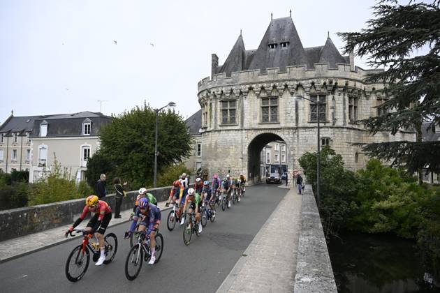 Paris Tours 2026 Cycling Race TOURS, FRANCE - OCTOBER 11 : Soderqvist Jakob (SWE) of Lidl - Trek, Bissegger Stefan (SUI) of Decathlon CMA CGM Team, Lampaert Yves (BEL) of Soudal Quick-Step, Ingebrigtsen Storm (NOR) of Uno-X Mobility, Rutsch Jonas (GER) of Lotto - Intermarche, Louvel Matis (FRA) of NSN Cycling Team, Van Den Berg Julius (NED) of Team Picnic PostNL, Calabuig Estanislao (ESP) of Caja Rural - Seguros RGA, Ourselin Paul (FRA) of Cofidis, Rasenberg Martijn (NED) of Unibet Rose Rockets, Cardis Romain (FRA) of St Michel - Preference Home - Auber93, Guglielmi Simon (FRA) of St Michel - Preference Home - Auber93 at Porte Saint-Georges (Vendome) during the 120th edition of Paris Tours an UCI ProSeries 1.Pro one day cycling road race for Men Elite of 216.2 km with start in Chartres and finish in Tours on October 11, 2026 in Tours, France, 11 10 2026 ( Motordriver Guy De Vuyst - Tours France Copyright: xNicoxVereeckenx