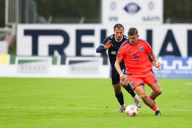 October 11, 2026, Soccer, Men s, Regionalliga Nord, Matchday 14, VfB Oldenburg vs. BSV Kickers Emden; Luc Ihorst (No. 14, orange) of BSV Kickers Emden in a tackle with Nick Otto (No. 21) of VfB Oldenburg