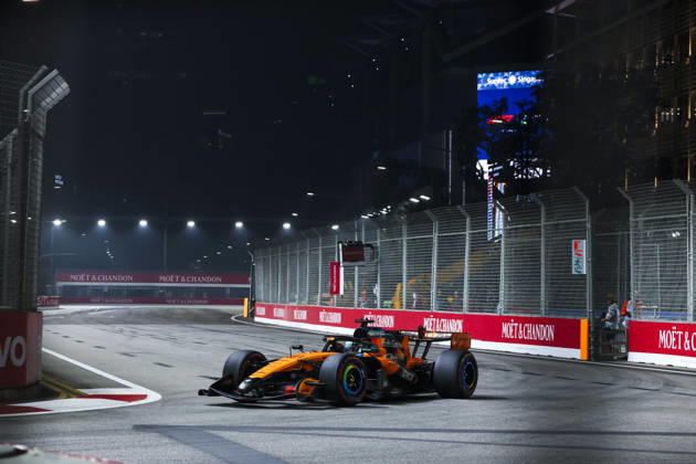 F1 - SINGAPORE GRAND PRIX 2026 81 PIASTRI Oscar (aus), McLaren F1 Team MCL40, action during the 2026 Formula 1 Singapore Grand Prix, 17th round of the 2026 Formula One World Championship, WM, Weltmeisterschaft from October 9 to 11, 2026 on the Marina Bay Street Circuit, in Singapore, Singapore - SingaporeSingapore  Copyright: xDPPIx