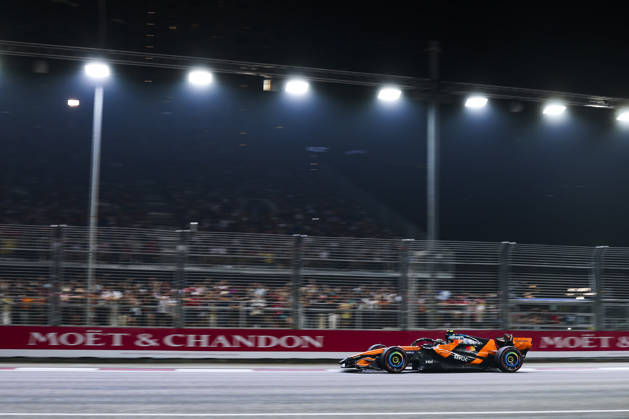 F1 - SINGAPORE GRAND PRIX 2026 01 NORRIS Lando (gbr), McLaren F1 Team MCL40, action during the 2026 Formula 1 Singapore Grand Prix, 17th round of the 2026 Formula One World Championship, WM, Weltmeisterschaft from October 9 to 11, 2026 on the Marina Bay Street Circuit, in Singapore, Singapore - SingaporeSingapore  Copyright: xDPPIx