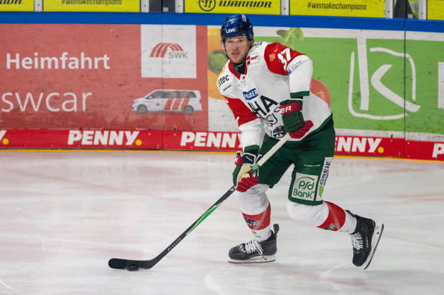 Kyle Wood, Augsburg Panthers, 37, in the offensive zone; Krefeld Pinguine vs. Augsburg Panthers, ice hockey, Penny DEL, Matchday 8, 2026–2027 season, October 11, 2026, Krefeld Pinguine vs. Augsburg Panthers, ice hockey, Penny DEL, Matchday 8, 2026–2027 season, October 11, 2026, Krefeld Copyright: xEibner-Pressefoto ThomasxHaeslerx EP_THR