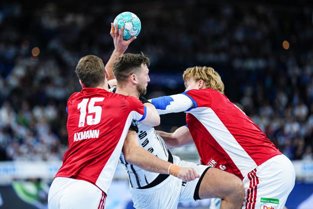 Dominik Axmann, Handball Club Hamburg, 15; Harald Reinkind, THW Kiel, 06; Martin Hovde, Handball Club Hamburg, 81 GER; THW Kiel vs. Handball Club Hamburg, Handball, 1st Bundesliga, Matchday 8, 2026–2027 Season, October 11, 2026 GER, THW Kiel vs. Handball Club Hamburg, Handball, 1st Bundesliga, Matchday 8, 2026–2027 Season, October 11, 2026 Kiel Copyright: xEibner-Pressefoto MarcelxvonxFehrnx EP_MFN