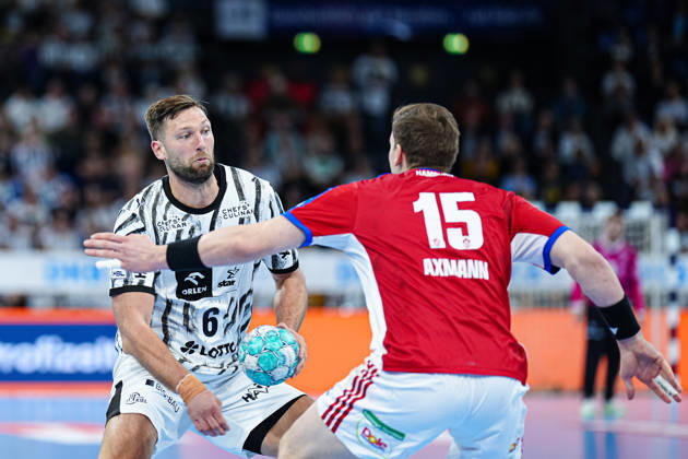 Harald Reinkind, THW Kiel, 06; Dominik Axmann, Handball Club Hamburg, 15 GER; THW Kiel vs. Handball Club Hamburg, Handball, 1st Bundesliga, Matchday 8, 2026–2027 Season, October 11, 2026 GER, THW Kiel vs. Handball Club Hamburg, Handball, 1st Bundesliga, Matchday 8, 2026–2027 season, October 11, 2026 Kiel Copyright: xEibner-Pressefoto MarcelxvonxFehrnx EP_MFN