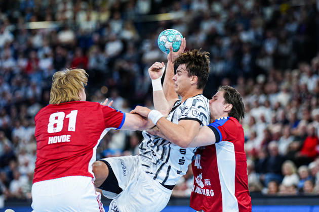 Martin Hovde, Handball Club Hamburg, 81; Julian Köster, THW Kiel, 07; Jan Christian Schmidt, Handball Club Hamburg, 42 (GER); THW Kiel vs. Handball Club Hamburg, Handball, 1st Bundesliga, Matchday 8, 2026–2027 season, October 11, 2026 GER, THW Kiel vs. Handball Club Hamburg, Handball, 1st Bundesliga, Matchday 8, 2026–2027 Season, October 11, 2026, Kiel Copyright: xEibner-Pressefoto MarcelxvonxFehrnx EP_MFN