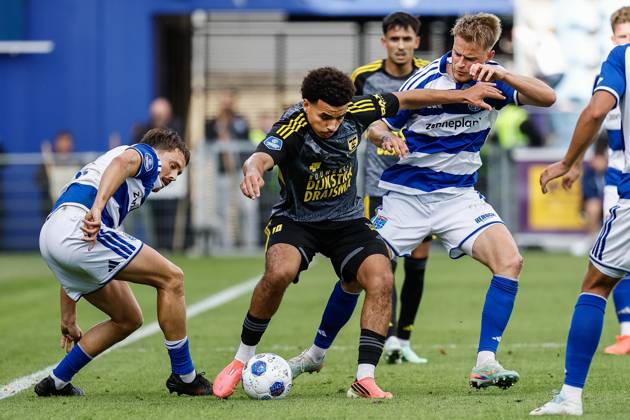 ZWOLLE - Tobias Sommer of PEC Zwolle, Rafik el Arguioui of SC Cambuur, Simon Graves of PEC Zwolle (lr) during the Dutch Eredivisie match between PEC Zwolle and Cambuur at the MAC3Park stadium on October 11, 2026 in Zwolle, the Netherlands. VINCENT JANNINK ANP Eredivisie 2026 27 xVIxANPxSportx xxANPxIVx 572130365 originalFilename: 572130365.jpg