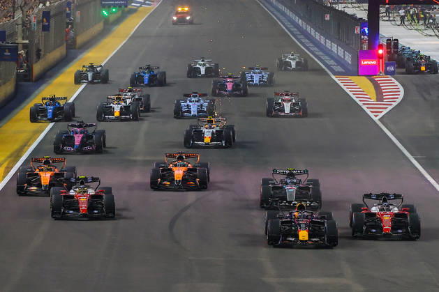 2026 Formula 1 Singapore Grand Prix SINGAPORE - OCT 11: Red Bull driver Max Verstappen leads the start of the Race at the Formula One Grand Prix of Singapore, at the Marina Bay Street Circuit in Singapore, on October 11, 2026. The main race has a span of 62 laps, with drivers competing in intense tropical heat and extreme humidity on a track featuring a relentless layout of 19 corners and minimal straightaways. Daniel Ceng Anadolu Singapore Singapore. Editorial use only. Please get in touch for any other usage.  Copyright: x2026xAnadoluxDanielxCengx