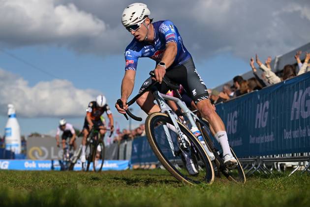 Belgium s Niels Vandeputte pictured in action at the men elite race of the Mosselcross cyclocross cycling event, on Sunday 11 October 2026, in Dendermonde, the first race (out of 7) of the HG Cross competition. DAVIDxPINTENS  x189450179x