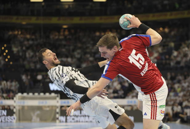Photo: Dominik Axmann (Hamburg) taking a shot against Domagoj Duvnjak (Kiel), Men s Handball 1st Bundesliga, Matchday 8, Sunday, October 11, 2026, THW Kiel vs. HCH Hamburg