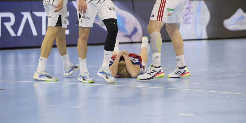 Photo: Fredrik Bo ANDERSEN lies on the floor after a foul. Hamburg Handball Men s 1st Bundesliga, Matchday 8, Sunday, October 11, 2026: THW Kiel vs. HCH Hamburg
