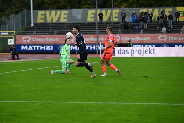 October 11, 2026, GER, Soccer, Regionalliga Nord, Matchday 13, 2026–2027 Season, Oldenburg, Marschwegstadion, VfB Oldenburg vs. BSV Kickers Emden Mats FACKLAM VfB Oldenburg 29 Luca PETZOLD BSV Kickers Emden 1 Fabian HERBST BSV Kickers Emden 4 Oldenburg Marschwegstadion Lower Saxony Germany Copyright: xnordphotoxGmbHx xRojahnx