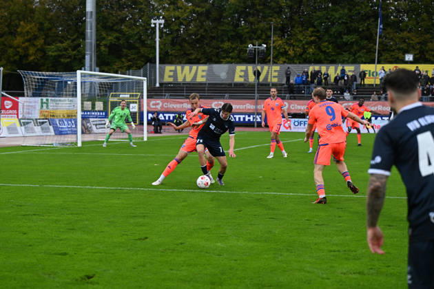 October 11, 2026, GER, Soccer, Regionalliga Nord, Matchday 13, 2026–2027 Season, Oldenburg, Marschweg Stadium, VfB Oldenburg vs. BSV Kickers Emden Vjekoslav TARITAS (VfB Oldenburg) 7, Peer MAHNCKE (BSV Kickers Emden) 5, Oldenburg, Marschweg Stadium, Lower Saxony, Germany Copyright: xnordphotoxGmbHx xRojahnx