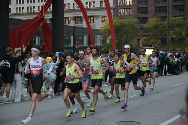 Chicago Marathon 2026 CHICAGO, ILLINOIS - OCTOBER 11: A pack of runners competes during the 48th Bank of America Chicago Marathon on Dearborn Street in the Loop, near the Alexander Calder s Flamingo sculpture at Federal Plaza on October 11, 2026 in Chicago, Illinois. The 26.2-mile race started and finished in Grant Park, winding through 29 neighborhoods with over 55,000 participants. Jacek Boczarski Anadolu Chicago United States. Editorial use only. Please get in touch for any other usage.  Copyright: x2026xAnadoluxJacekxBoczarskix