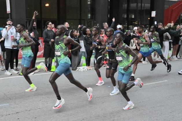 Chicago Marathon 2026 CHICAGO, ILLINOIS - OCTOBER 11: A pack of runners competes during the 48th Bank of America Chicago Marathon on Dearborn Street in the Loop, near the Alexander Calder s Flamingo sculpture at Federal Plaza on October 11, 2026 in Chicago, Illinois. The 26.2-mile race started and finished in Grant Park, winding through 29 neighborhoods with over 55,000 participants. Jacek Boczarski Anadolu Chicago United States. Editorial use only. Please get in touch for any other usage.  Copyright: x2026xAnadoluxJacekxBoczarskix