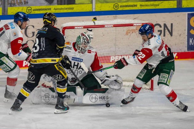 Chaos in front of the net by Tobias Ancicka, Augsburger Panther; 45 Krefeld Pinguine vs. Augsburger Panther, ice hockey, Penny DEL, Matchday 8, 2026–2027 season, October 11, 2026, Krefeld Pinguine vs. Augsburger Panther, ice hockey, Penny DEL, Matchday 8, 2026–2027 season, October 11, 2026, Krefeld Copyright: xEibner-Pressefoto ThomasxHaeslerx EP_THR