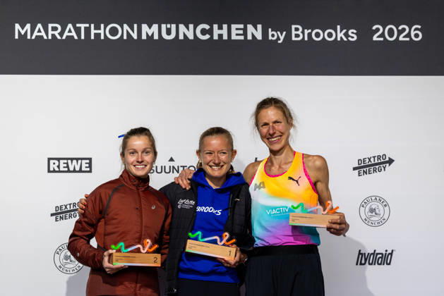 2026 Munich Marathon Munich, October 11, 2026 Katharina SAATHOFF GER Braunschweig Running Club, Nina REUTER GER Frankfurt Athletics, Kirsten DE BAEY RUZIN (GER) Munich Athletics at the awards ceremony for the 2026 Munich Marathon, Munich, October 11, 2026 Copyright: xBEAUTIFULxSPORTS Kellererx