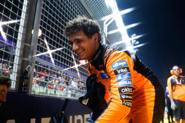 NORRIS, Lando (GBR), McLaren F1 Team MCL40, portrait, Singapore 2026 81 PIASTRI, Oscar (GBR), McLaren F1 Team MCL40, action 01 NORRIS, Lando (GBR), McLaren F1 Team MCL40, action, Singapore 2026, Singapore
