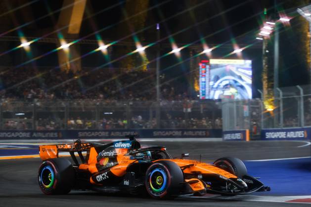 81 Oscar PIASTRI, McLaren F1 Team MCL40, in action in Singapore 2026 81 Oscar PIASTRI, McLaren F1 Team MCL40, in action 01 Lando NORRIS (GBR), McLaren F1 Team MCL40, in action in Singapore 2026 Singapore