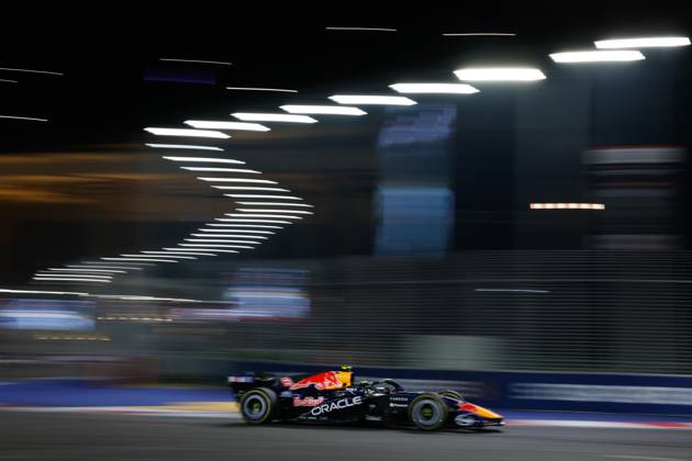 03 VERSTAPPEN Max (NLD), Red Bull Racing Ford RB22, in action in Singapore 2026 81 PIASTRI Oscar (AUS), McLaren F1 Team MCL40, in action 01 NORRIS Lando (GBR), McLaren F1 Team MCL40, in action in Singapore 2026 Singapore