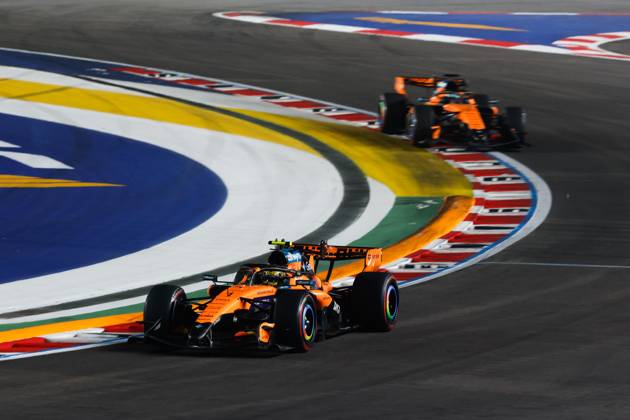 01 NORRIS Lando (GBR), McLaren F1 Team MCL40, in action in Singapore 2026 81 PIASTRI Oscar (AUS), McLaren F1 Team MCL40, in action 01 NORRIS Lando (GBR), McLaren F1 Team MCL40, in action in Singapore 2026 Singapore