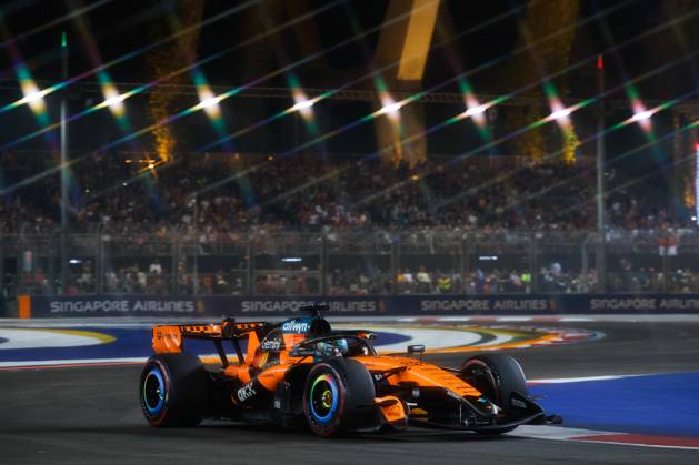 81 PIASTRI Oscar, McLaren F1 Team MCL40, in action in Singapore 2026 81 PIASTRI Oscar, McLaren F1 Team MCL40, in action 01 NORRIS Lando (GBR), McLaren F1 Team MCL40, in action in Singapore 2026 Singapore