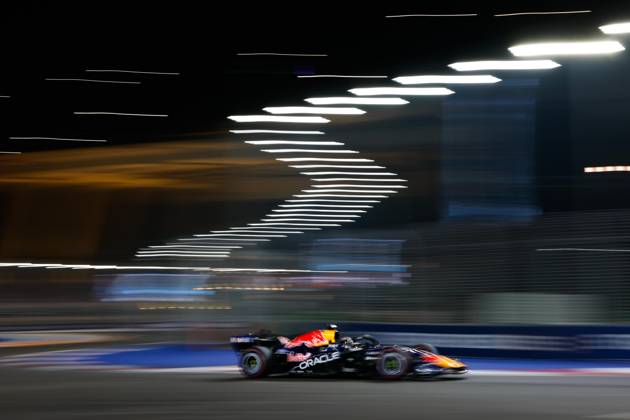 03 VERSTAPPEN Max (NLD), Red Bull Racing Ford RB22, in action in Singapore 2026 81 PIASTRI Oscar (AUS), McLaren F1 Team MCL40, in action 01 NORRIS Lando (GBR), McLaren F1 Team MCL40, in action in Singapore 2026 Singapore