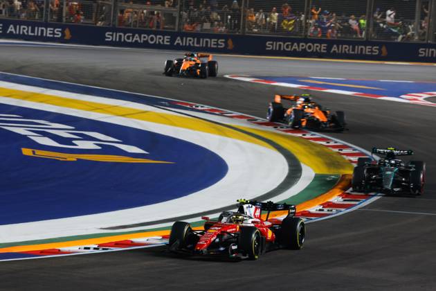 81 PIASTRI Oscar from , McLaren F1 Team MCL40, action 01 NORRIS Lando (GBR), McLaren F1 Team MCL40, action Singapore 2026