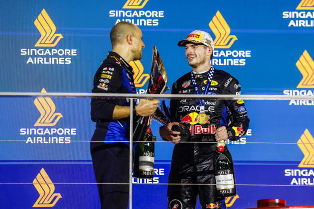 F1 - SINGAPORE GRAND PRIX 2026 VERSTAPPEN Max (nld), Red Bull Racing Ford RB22, LAMBIASE Gianpiero, Head of Race Engineering at Red Bull Racing, portrait, podium during the 2026 Formula 1 Singapore Grand Prix, 17th round of the 2026 Formula One World Championship, WM, Weltmeisterschaft from October 9 to 11, 2026 on the Marina Bay Street Circuit, in Singapore, Singapore - SingaporeSingapore Copyright: xJulienxDelfossex
