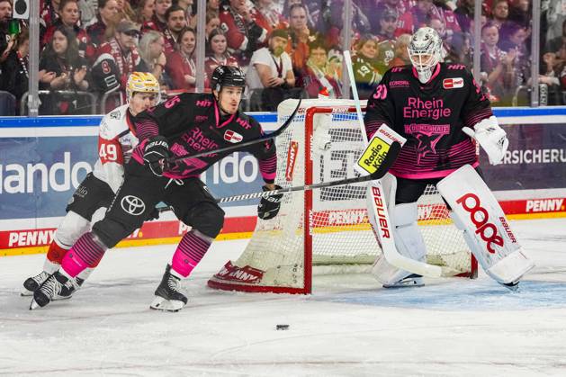 Ice Hockey: Penny DEL, Matchday 8—Cologne Sharks vs. Nuremberg Ice Tigers on October 11, 2026, at the Lanxess Arena in Cologne. Thomas Heigl (Nuremberg), left: Louis Marc Aubry (Cologne), center: Janne Juvonen (Cologne), right: In accordance with the regulations of the DEL (German Ice Hockey League), the publication and further use of the images in electronic media and on devices of any kind during the game is not permitted xDMx
