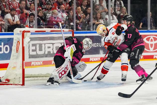 Ice Hockey: Penny DEL, Matchday 8—Cologne Sharks vs. Nuremberg Ice Tigers on October 11, 2026, at the Lanxess Arena in Cologne. Janne Juvonen (Cologne), left: Greg Meireles (Nuremberg), center: Jan Luca Sennhenn (Cologne), right: In accordance with the regulations of the DEL (German Ice Hockey League), the publication and further use of the footage in electronic media and on devices of any kind during the game is not permitted. xDMx