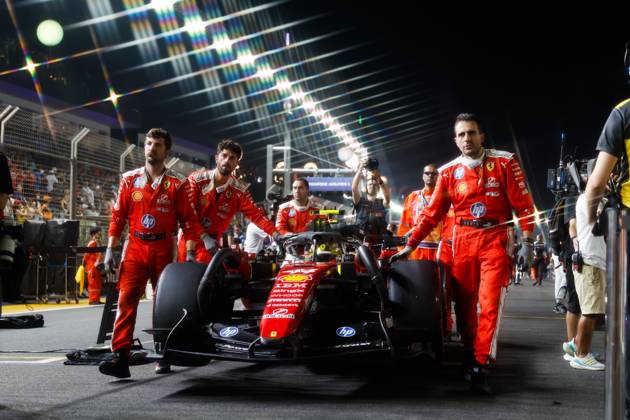 44 HAMILTON Lewis (GBR), Scuderia Ferrari SF 26, in action at Singapore 2026 Singapore 2026 81 PIASTRI Oscar (AUS), McLaren F1 Team MCL40, in action 01 NORRIS Lando (GBR), McLaren F1 Team MCL40, action Singapore 2026 Singapore