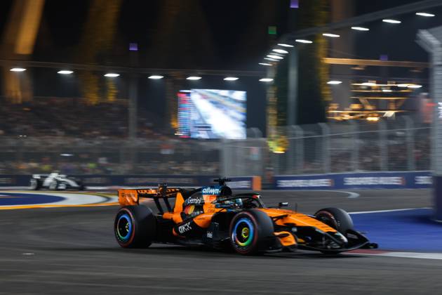 81 PIASTRI Oscar, McLaren F1 Team MCL40, in action at the 2026 Singapore Grand Prix 2026 Singapore Grand Prix 81 PIASTRI Oscar, McLaren F1 Team MCL40, in action 01 NORRIS Lando (GBR), McLaren F1 Team MCL40, action Singapore 2026 Singapore