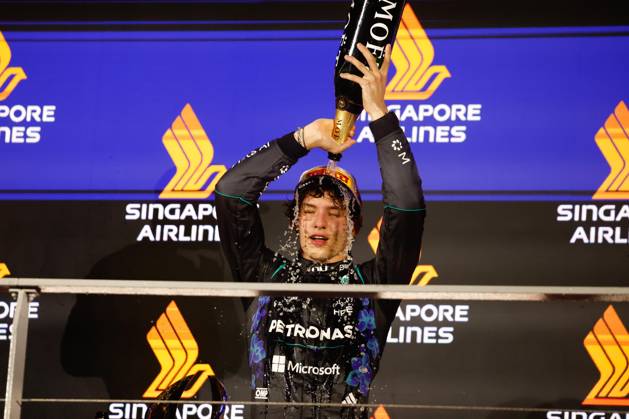 KIMI ANTONELLI Andrea (ITA), Mercedes AMG F1 Team W16, portrait, Singapore 2026, Singapore 2026, 81 PIASTRI Oscar (USA), McLaren F1 Team MCL40, action, 01 NORRIS Lando (GBR), McLaren F1 Team MCL40, action Singapore 2026 Singapore