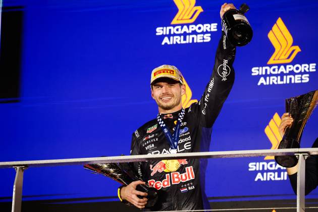 VERSTAPPEN Max (NLD), Red Bull Racing Ford RB22, portrait, Singapore 2026, Singapore 2026, 81 PIASTRI Oscar (USA), McLaren F1 Team MCL40, action, 01 NORRIS Lando (GBR), McLaren F1 Team MCL40, action Singapore 2026 Singapore