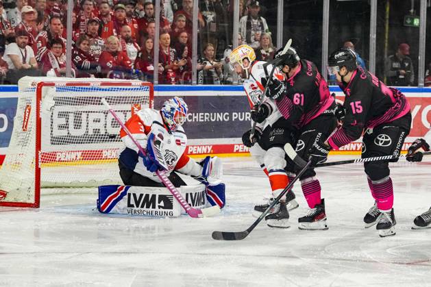 Ice Hockey: Penny DEL, Matchday 8—Cologne Sharks vs. Nuremberg Ice Tigers on October 11, 2026, at the Lanxess Arena in Cologne. Louis Marc Aubry of Cologne, on the right, scores to make it 3–0, netting his second goal this afternoon. In accordance with the regulations of the DEL (German Ice Hockey League), the publication and further use of the footage in electronic media and on devices of any kind during the ongoing game is not permitted. xDMx