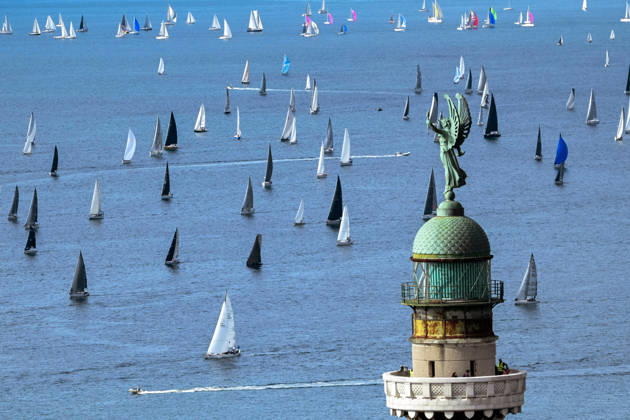 Sport Bilder des Tages Barcolana 58 Regatta in Trieste TRIESTE, ITALY - OCTOBER 11: Boats are seen while passing the Victory Lighthouse in Trieste, Italy on October 11, 2026. The 58th edition of the Barcolana sailing regatta was held in the Gulf of Trieste, where 1,885 professional and amateur sailing boats competed in the largest sailing competition in the world. The Barcolana Autumn Cup was won by Furio Benussi aboard ARCA SGR with a time of 1 hour, 5 minutes, and 9 seconds. Valeria Ferraro Anadolu Trieste Spain. Editorial use only. Please get in touch for any other usage.  Copyright: x2026xAnadoluxValeriaxFerrarox