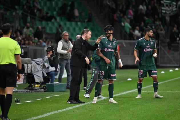 Footbal : AS Saint Etienne v RODEZ - ligue 2 - 10 10 2026 CATHRO Ian coach of Saint Etienne during the Ligue 2 BKT match between AS Saint-Etienne and RODEZ at Stade Geoffroy-Guichard Saint Etienne on October 10, 2026 in Saint-Etienne, France. SAINT ETIENNEFrance Copyright: xMouradxAllilix