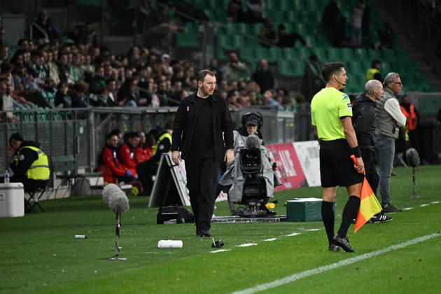 Footbal : AS Saint Etienne v RODEZ - ligue 2 - 10 10 2026 CATHRO Ian coach of Saint Etienne during the Ligue 2 BKT match between AS Saint-Etienne and RODEZ at Stade Geoffroy-Guichard Saint Etienne on October 10, 2026 in Saint-Etienne, France. SAINT ETIENNEFrance Copyright: xMouradxAllilix